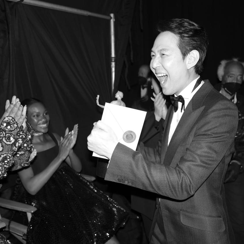 Lee Jung-Jae winning his award