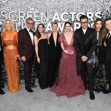 (L-R) Dustin Milligan, Catherine O'Hara, Eugene Levy, Sarah Levy, Jennifer Robertson, Emily Hampshire, Daniel Levy, Annie Murphy and Noah Reid