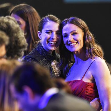 (L-R) Margaret Qualley and Jennifer Garner