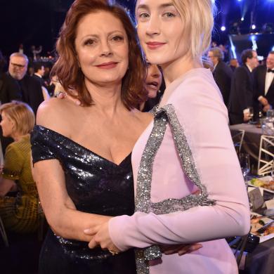 Susan Sarandon (L) and Saoirse Ronan