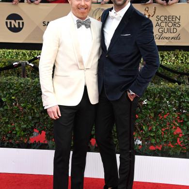 Jesse Tyler Ferguson (L) and Justin Mikita